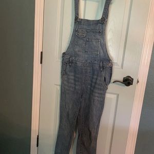 Free People womens mid rise skinny Jean overalls size 28